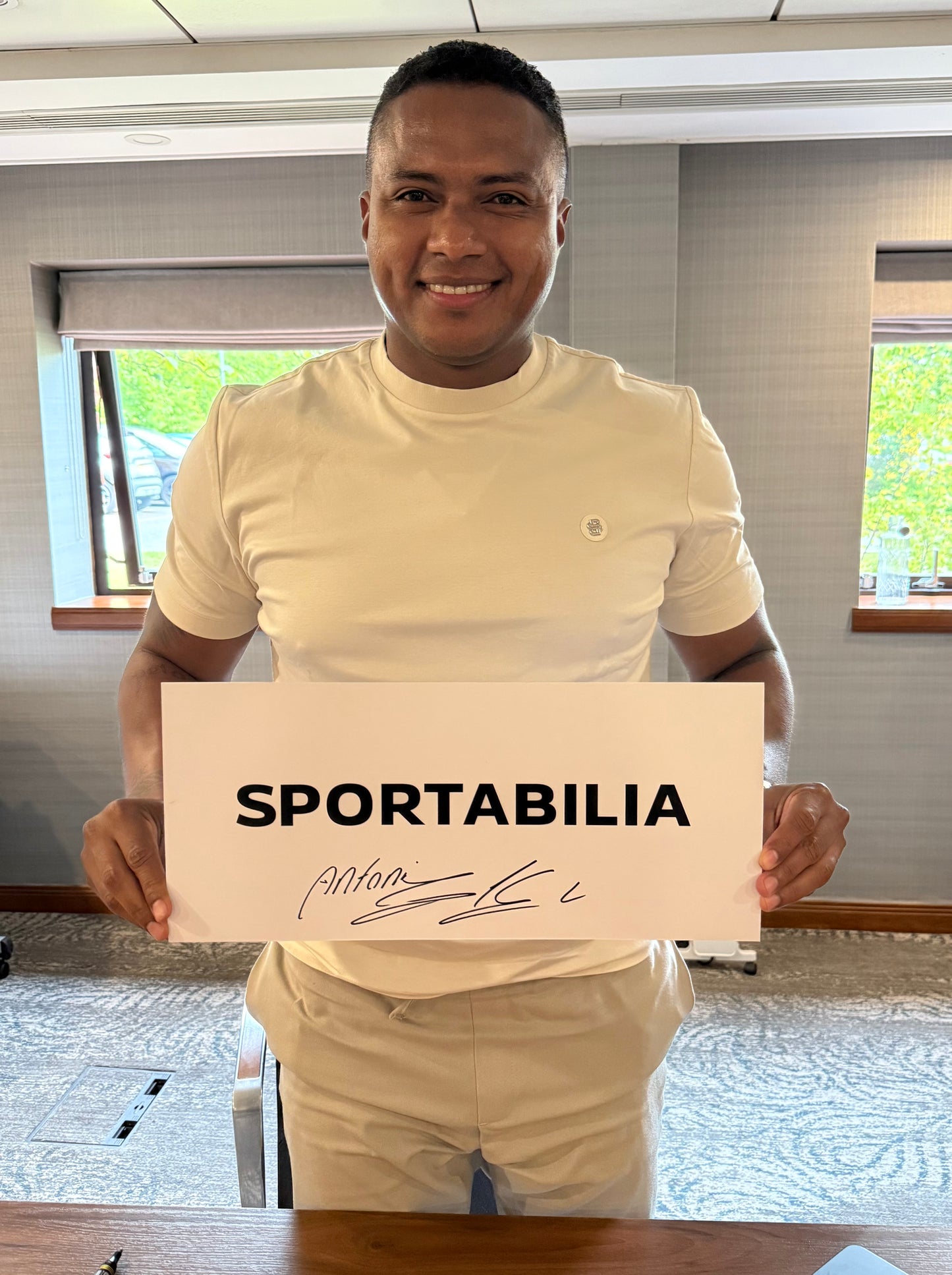 Antonio Valencia Signed Ecuador 12x8 Photo