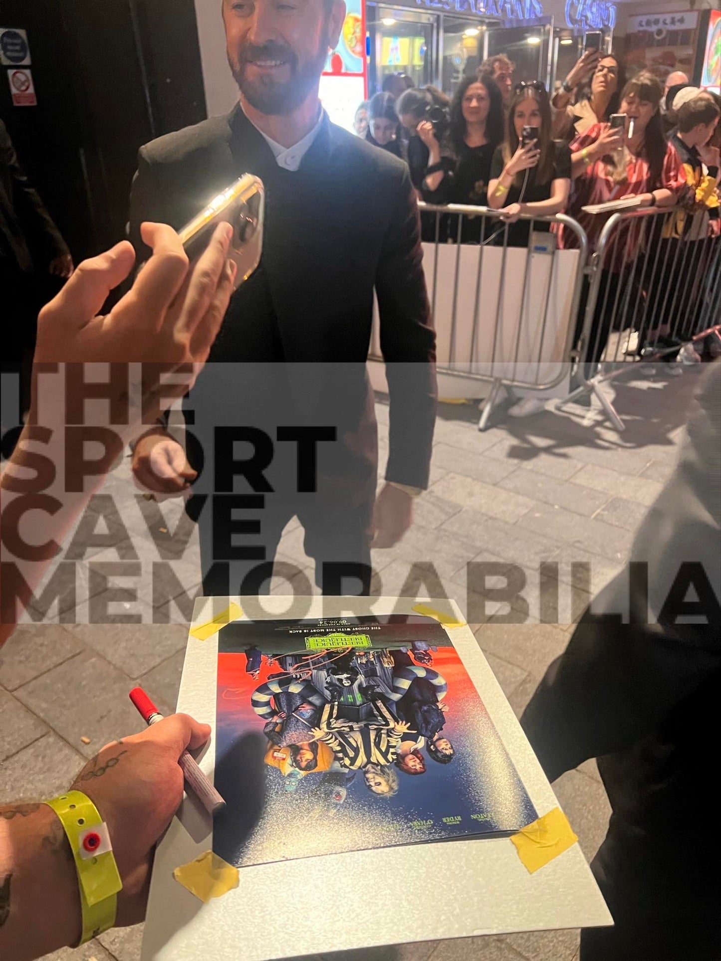Beetlejuice Beetlejuice Signed 10x8 Photo (Justin Theroux and Amy Nuttall)
