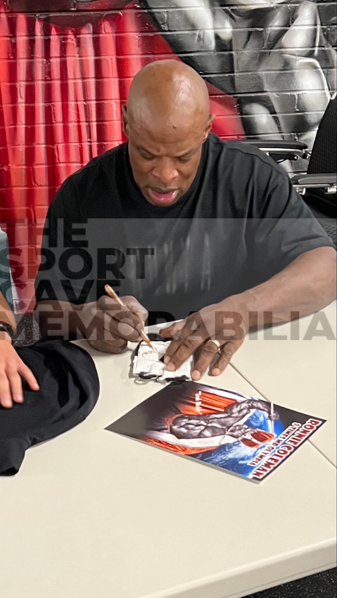 Ronnie Coleman Signed Weightlifting Workout Glove